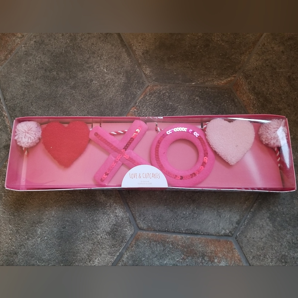 Love & Cupcakes Pink XO Garland